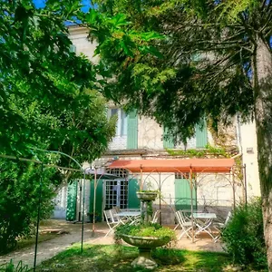 Au Saint Roch - Et Jardin Avignone